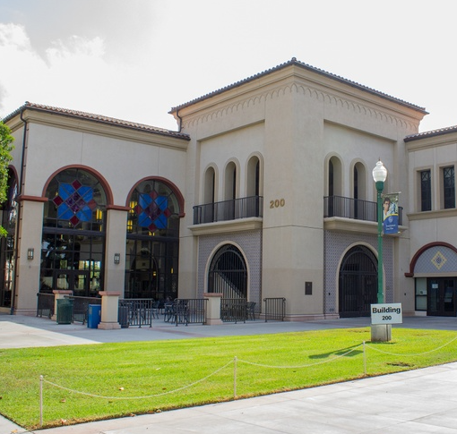 photo of the 200 building at Fullerton College